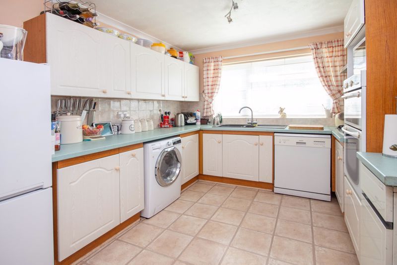 Property photo 3 of 15 Kitchen