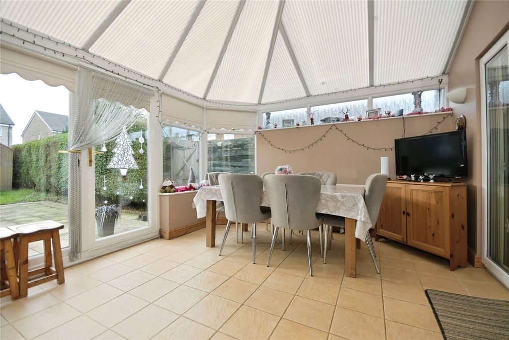 Property photo 3 of 23 Conservatory