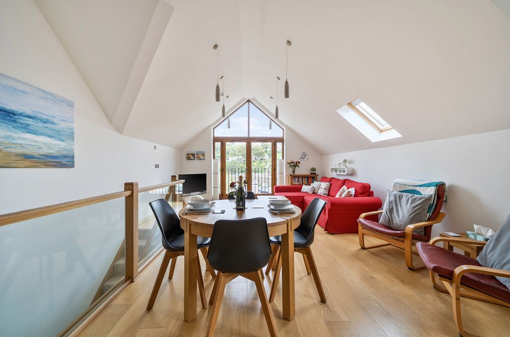 Property photo 3 of 14 Reception Space