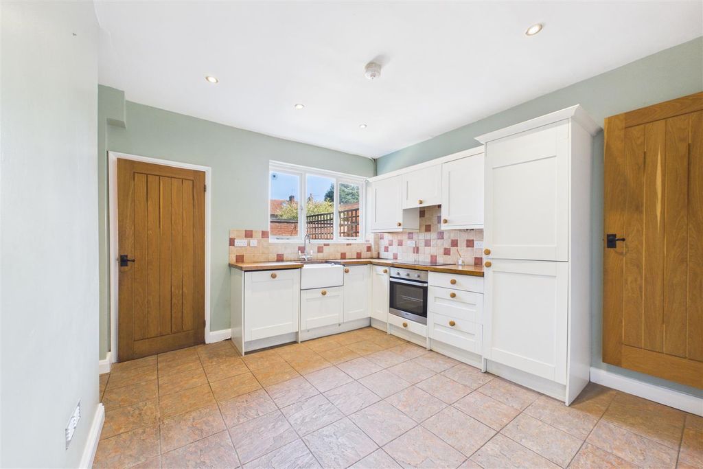 Property photo 2 of 10 Breakfast Kitchen