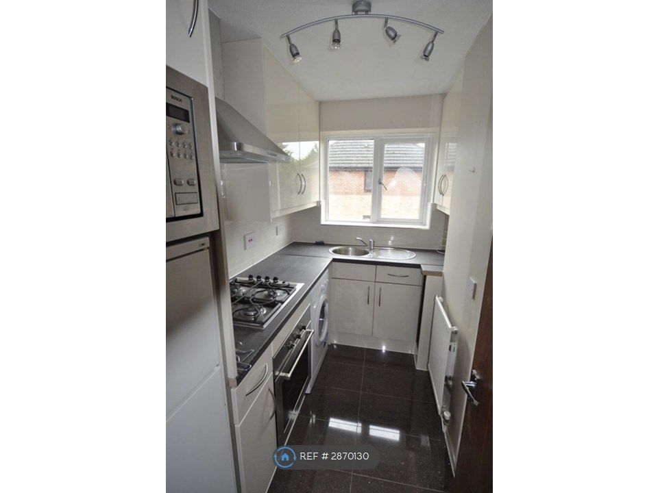 Property photo 2 of 6 Kitchen