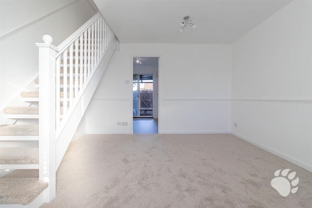 Property photo 3 of 14 Lounge