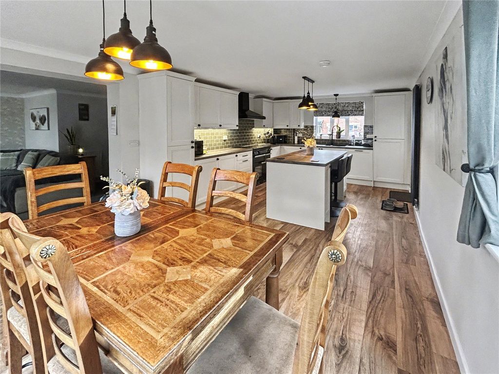 Property photo 2 of 20 Kitchen/Dining Room