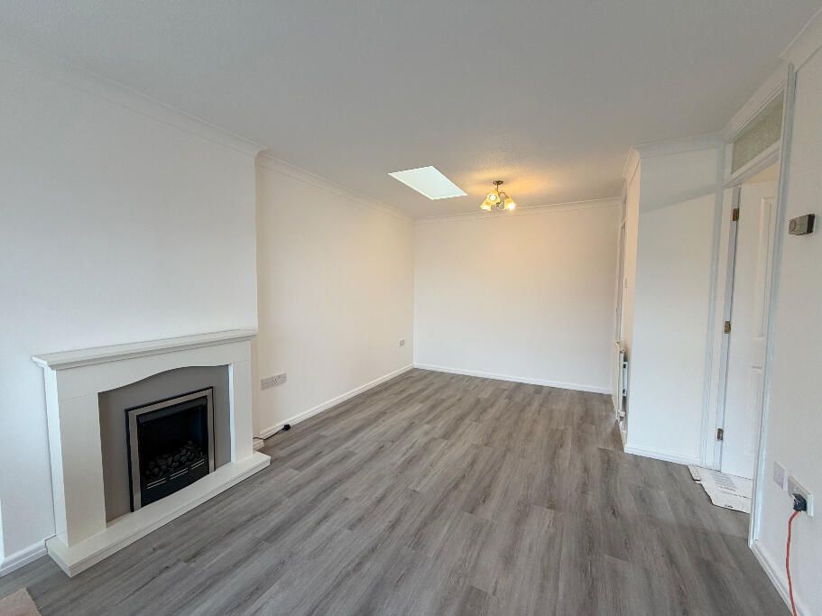 Property photo 2 of 7 Living Room