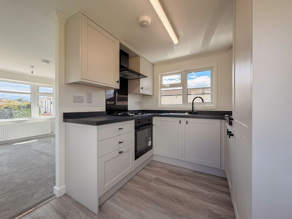 Property photo 2 of 10 Kitchen