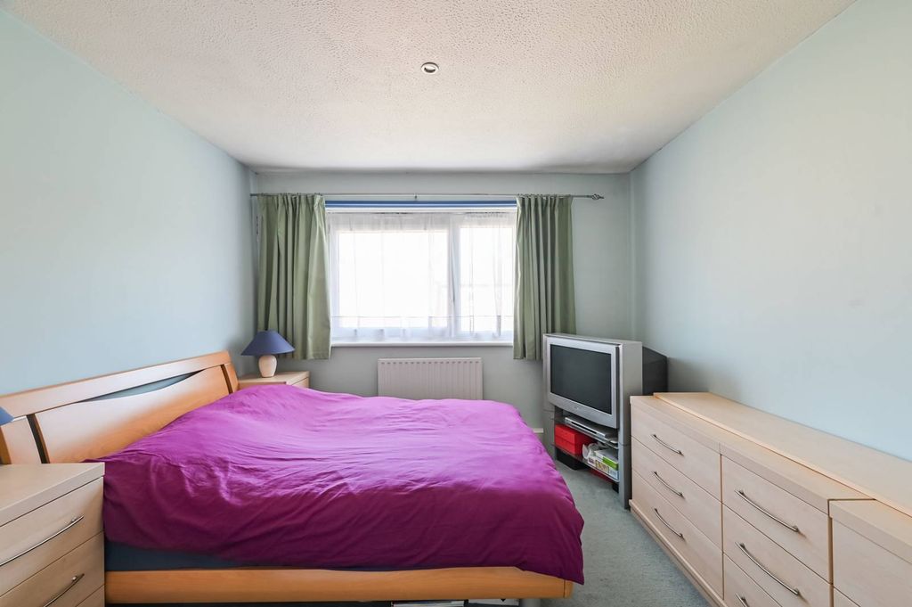 Property photo 1 of 24