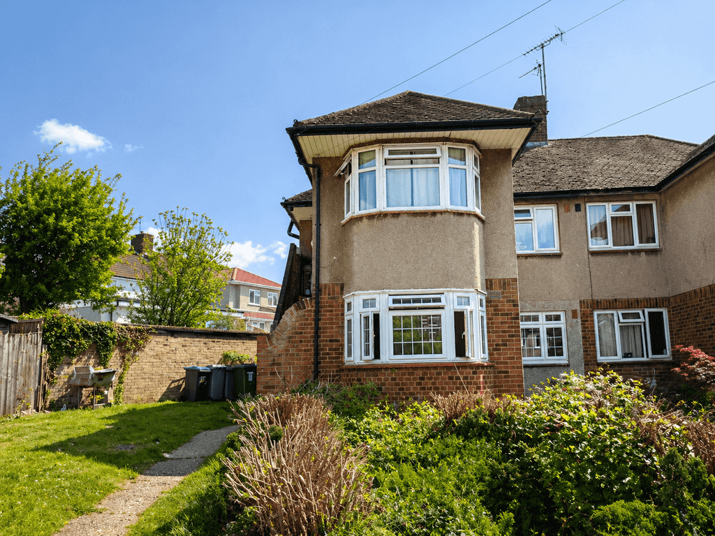 Property photo 1 of 8 2Â Bedroom Maisonette For Rent