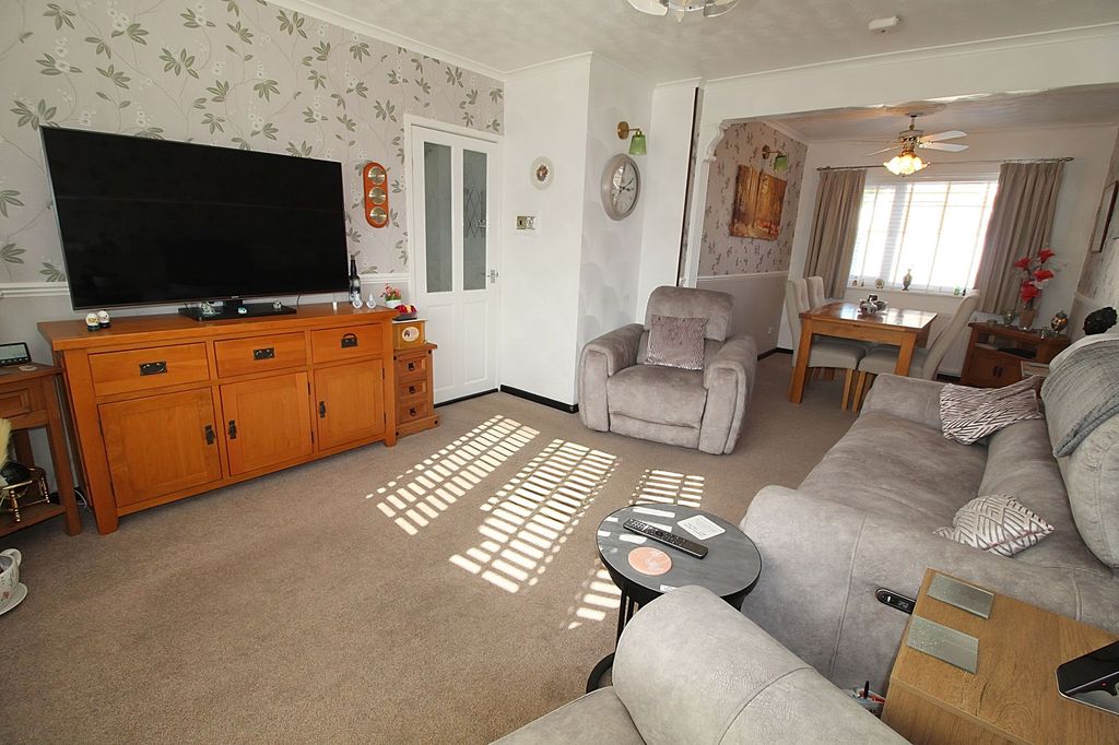 Property photo 2 of 17 Lounge/Diner