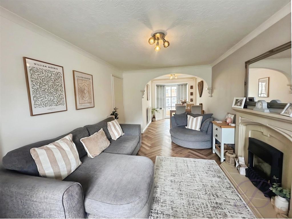 Property photo 3 of 22 610Cb8Eb-28.Jpg