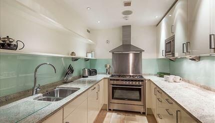 Property photo 2 of 10 Kitchen