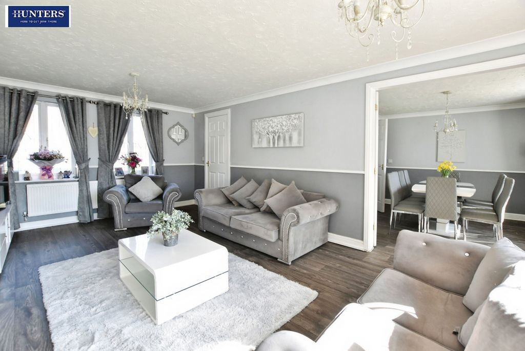 Property photo 3 of 30 Living Room