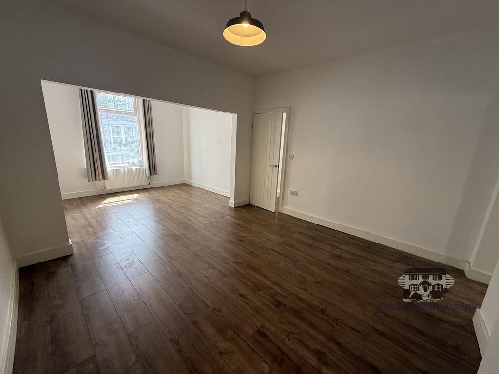 Property photo 2 of 10 Lounge