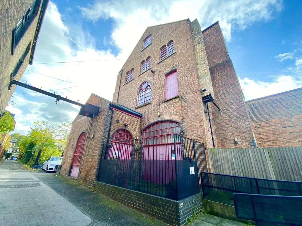 Property photo 1 of 9