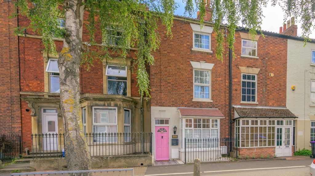Property photo 2 of 22