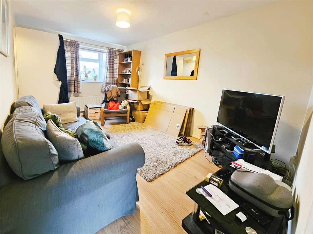 Property photo 2 of 8 Lounge