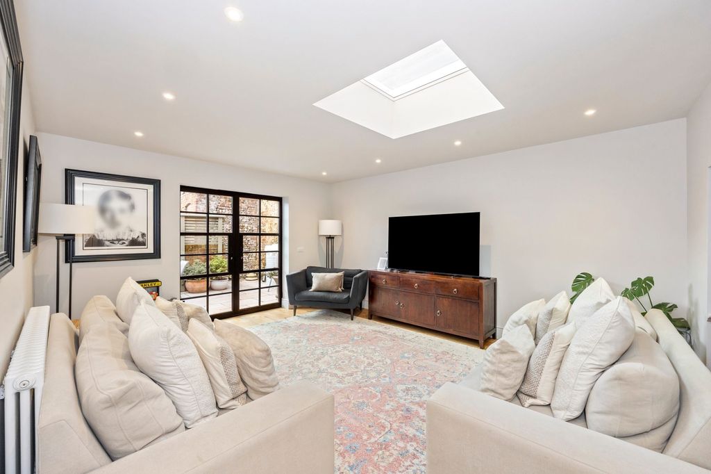 Additional image 7 of 3 bed flat for saleHigh Street, Steyning BN44