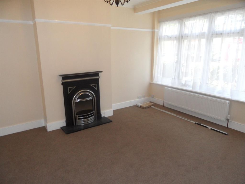 Property photo 3 of 7 37 Marmion Ave Lounge.Jpg