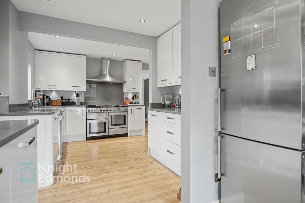 Property photo 2 of 31 Kitchen