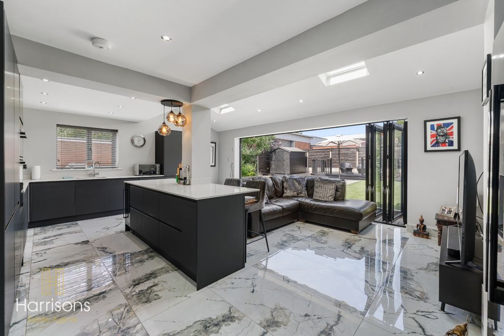 Property photo 3 of 43 5150193