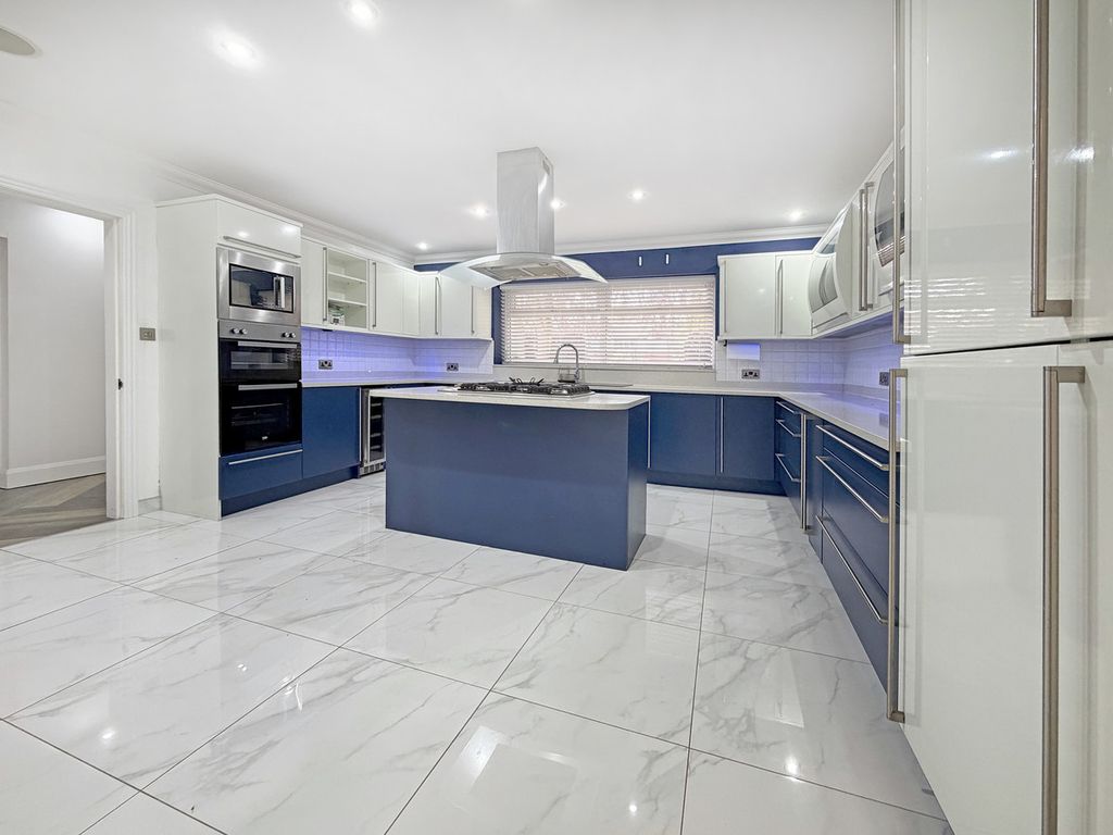Property photo 2 of 47
