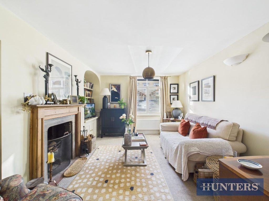 Property photo 2 of 28 Lounge