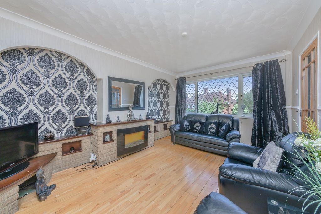 Property photo 2 of 23