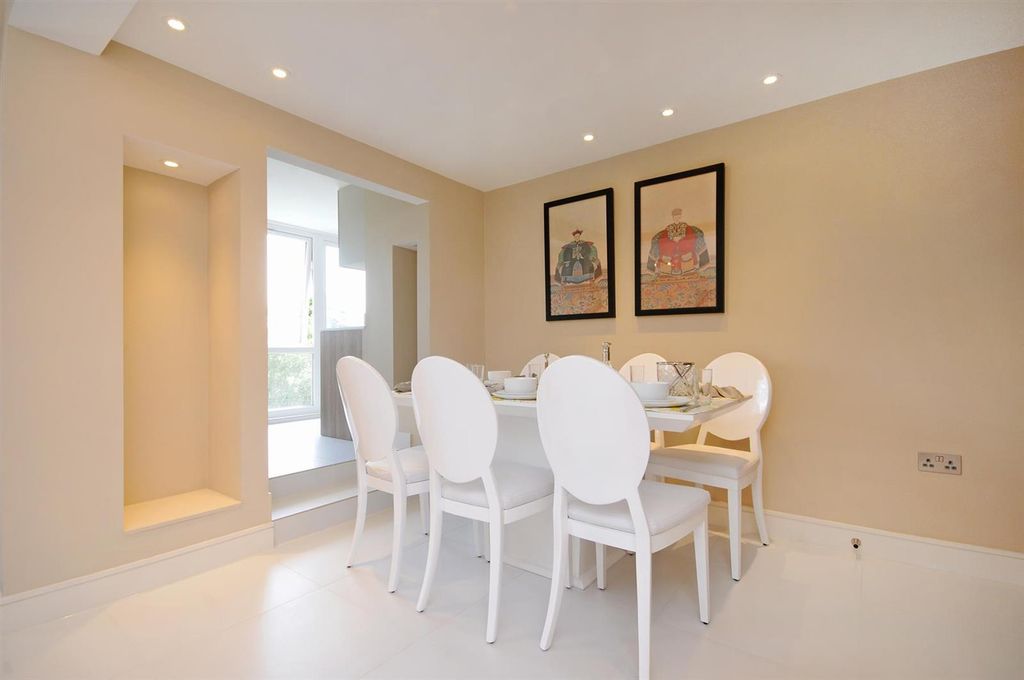 Property photo 3 of 10 Dining Room