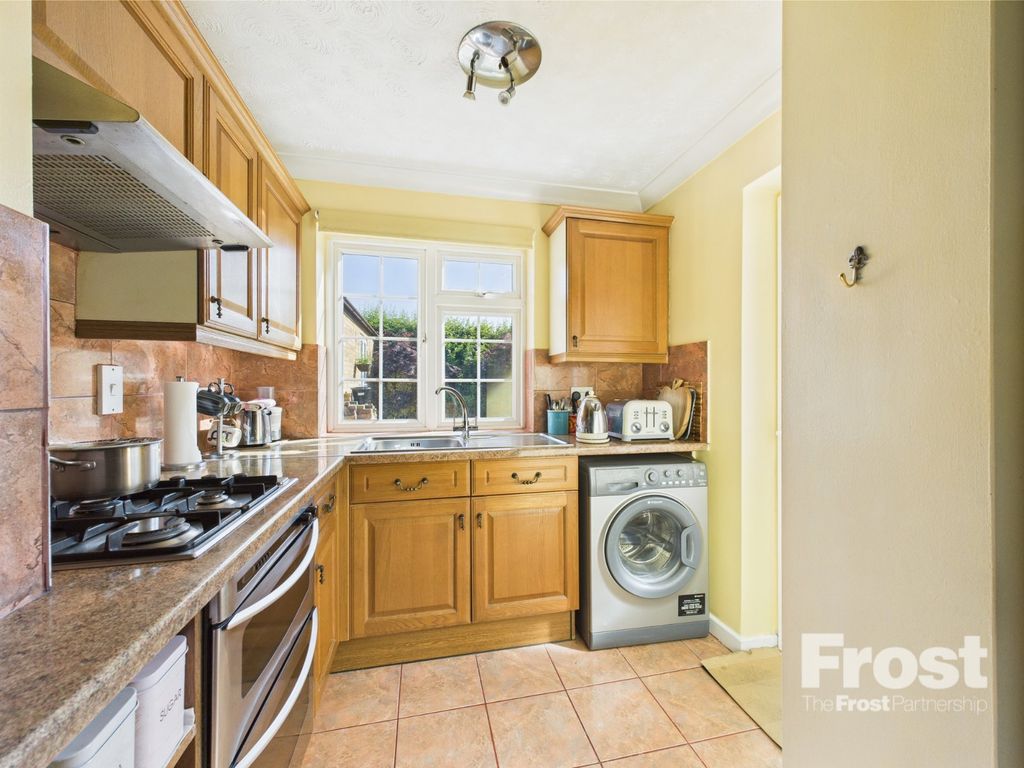 Property photo 3 of 17 Kitchen