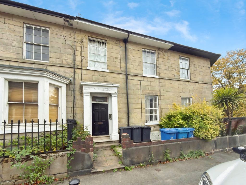 Property photo 2 of 21