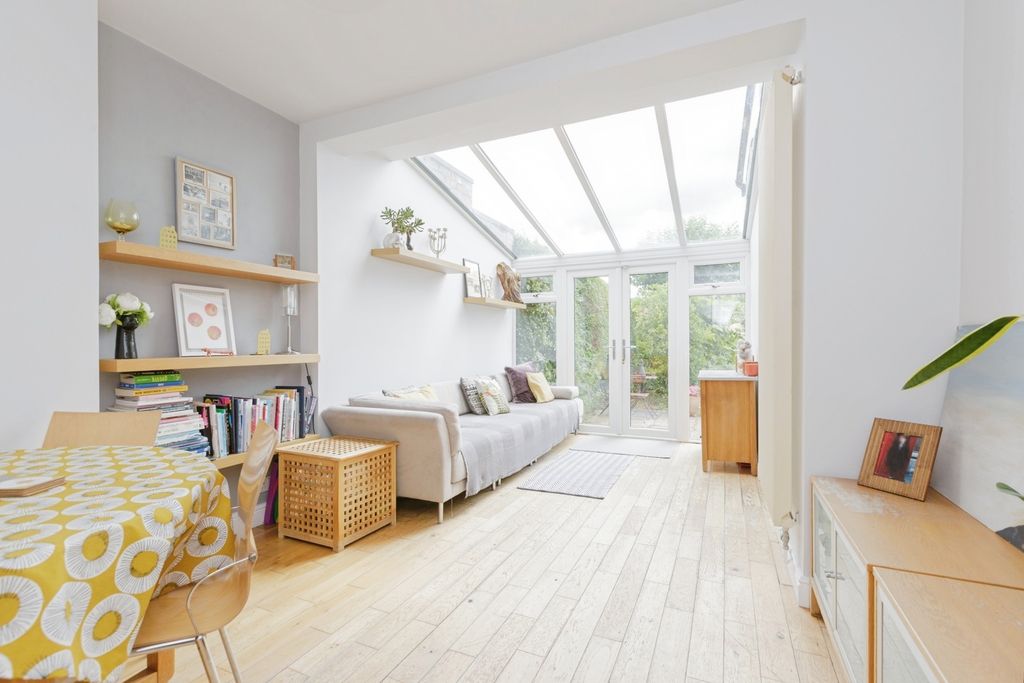 Property photo 2 of 17 Photo