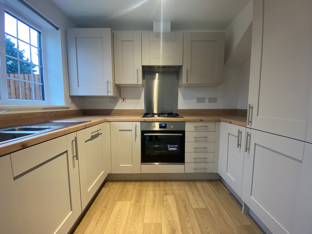 Property photo 2 of 12 Kitchen