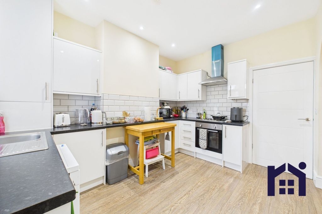 Property photo 3 of 11 Breakfast Kitchen