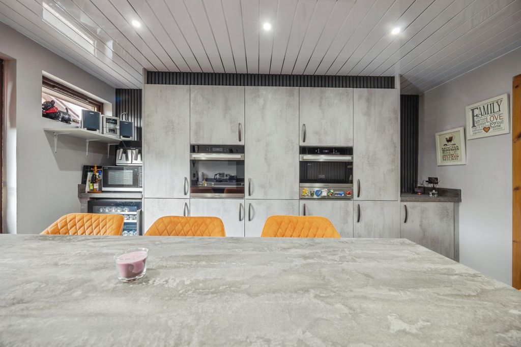 Property photo 3 of 20 2cd61Bd4-cd38-F111-88B4-6045Bdd0Dfde