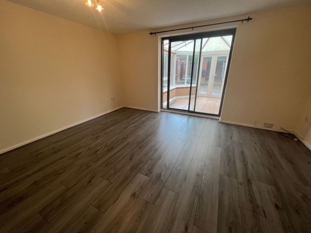 Property photo 3 of 12 2590683
