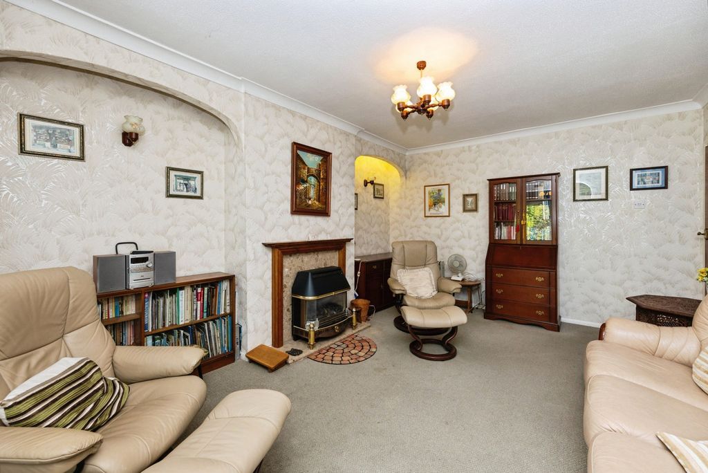 Property photo 2 of 26