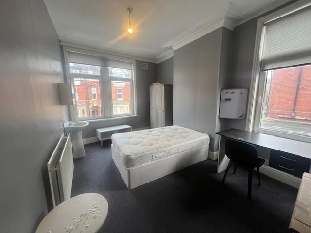 Property photo 3 of 15 Bright, Neutrally Decorated Bedroom With A Double ...