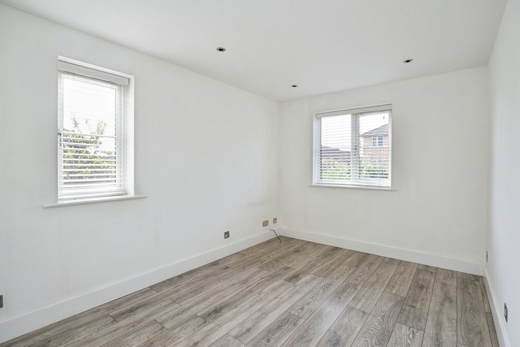 Property photo 3 of 7 Pbox-Img.Jpg