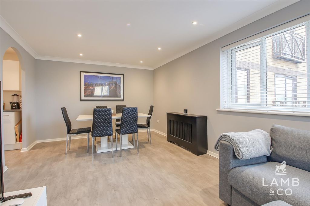 Property photo 2 of 14 Lounge/Diner