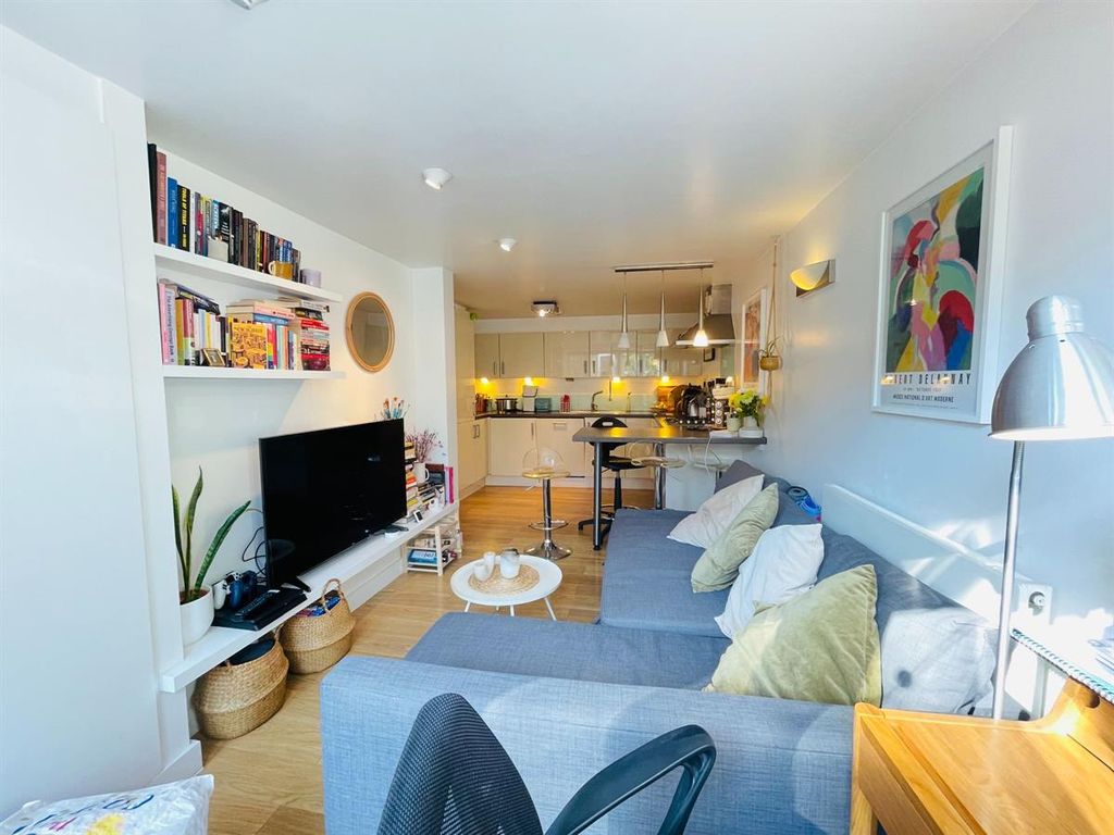 Property photo 2 of 8