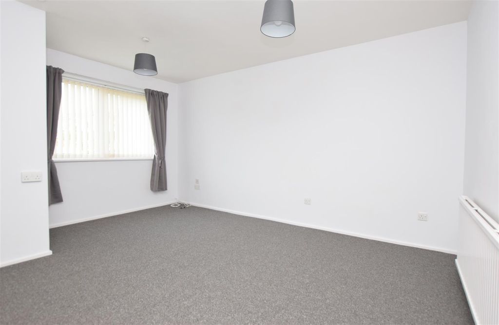 Property photo 3 of 15 Lounge.Jpg