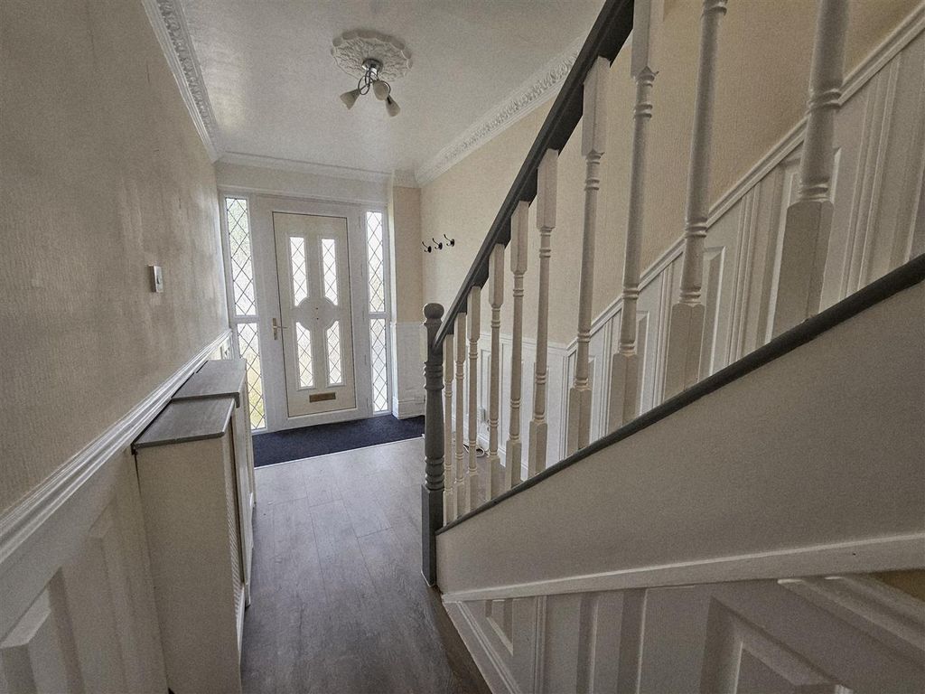 Property photo 2 of 14 Entrance Hallway