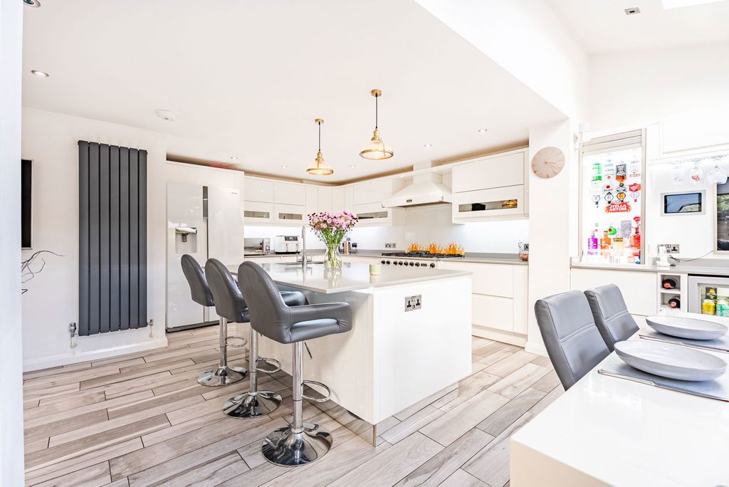 Property photo 3 of 51