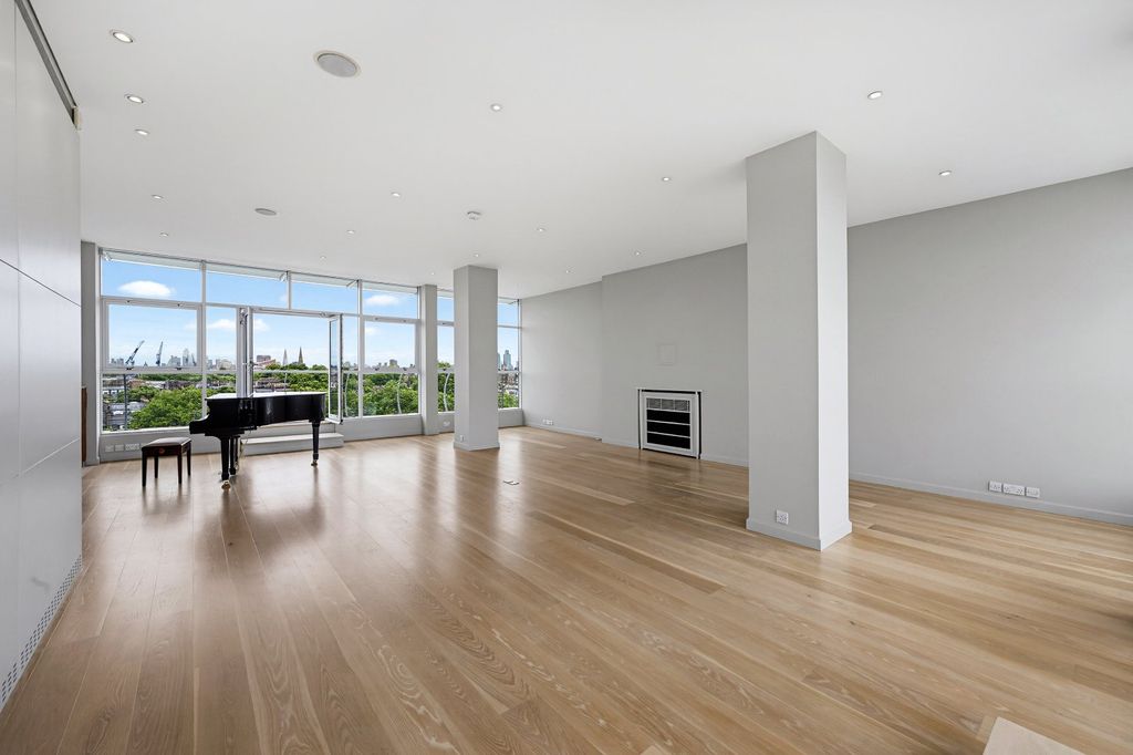 Property photo 1 of 18 Reception Room