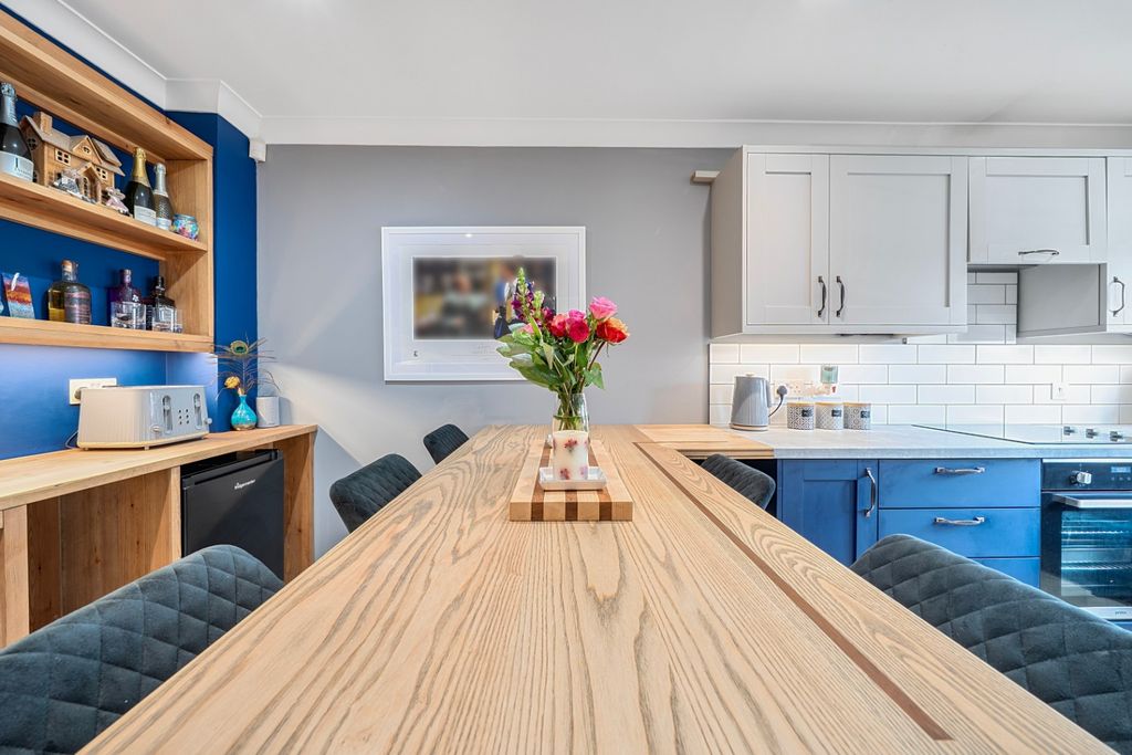 Property photo 3 of 14 5376162