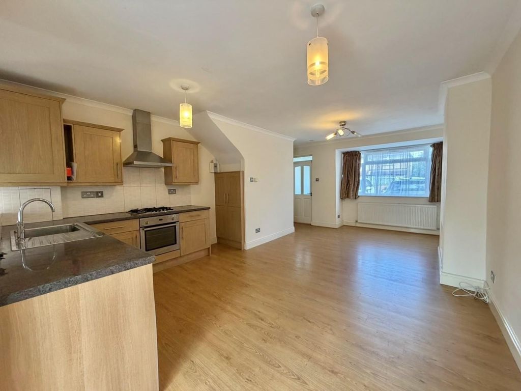 Property photo 3 of 14 5E3F116B-090c-4777-Bb60-78716ce1d6Ff.Jpg