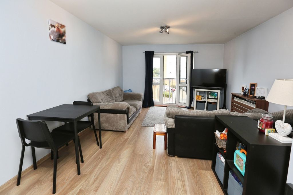 Property photo 2 of 10 Photo