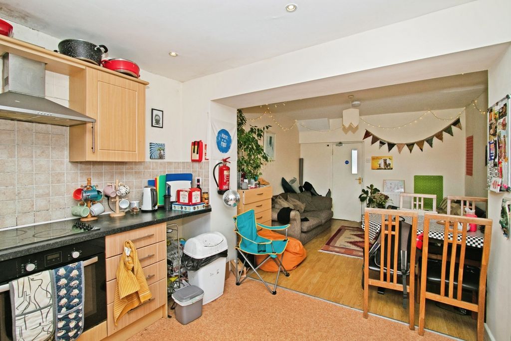 Property photo 3 of 17 Photo