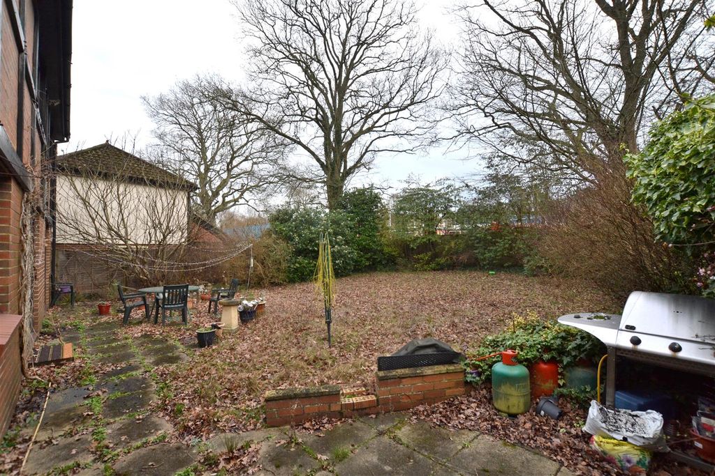 Property photo 2 of 22 Garden.Jpg