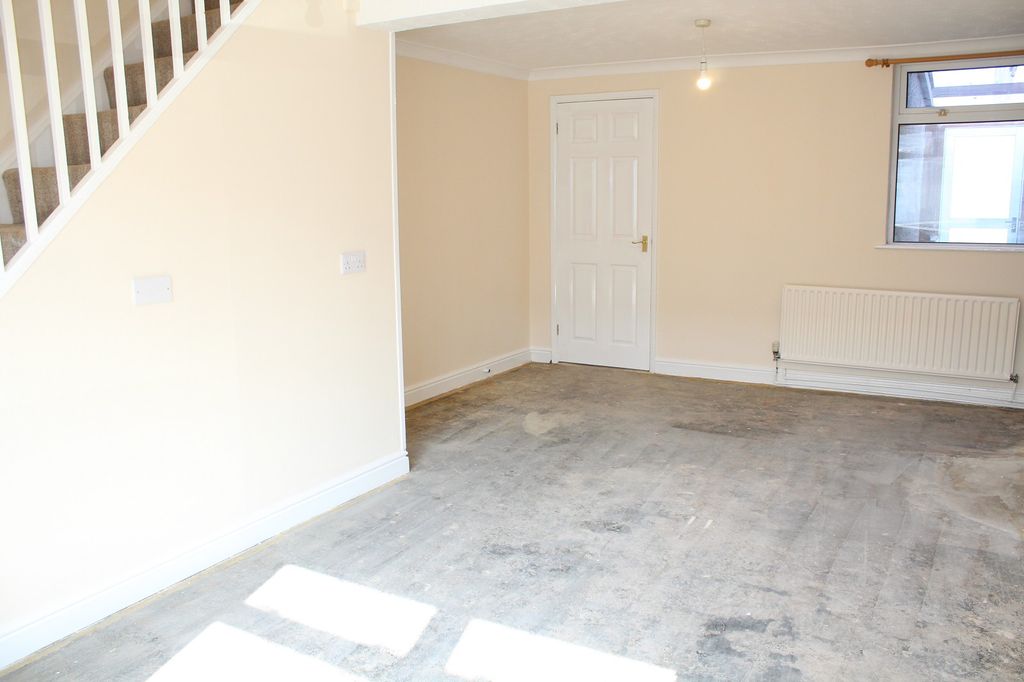 Property photo 3 of 8 Lounge - Dining Room Picture 2