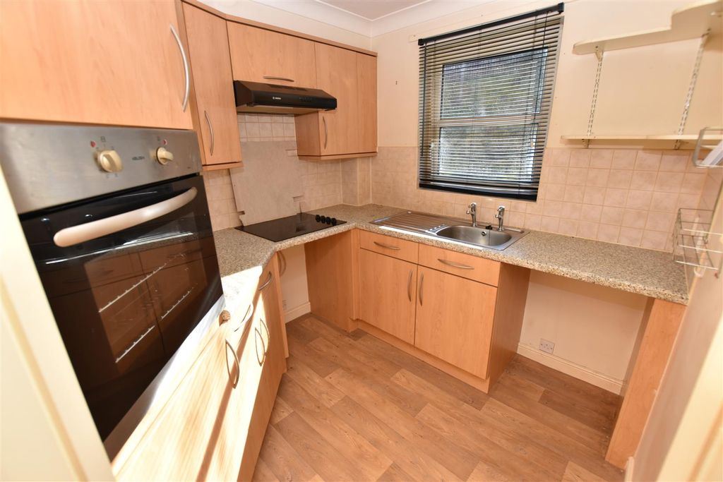 Property photo 3 of 7 Kitchen.Jpg